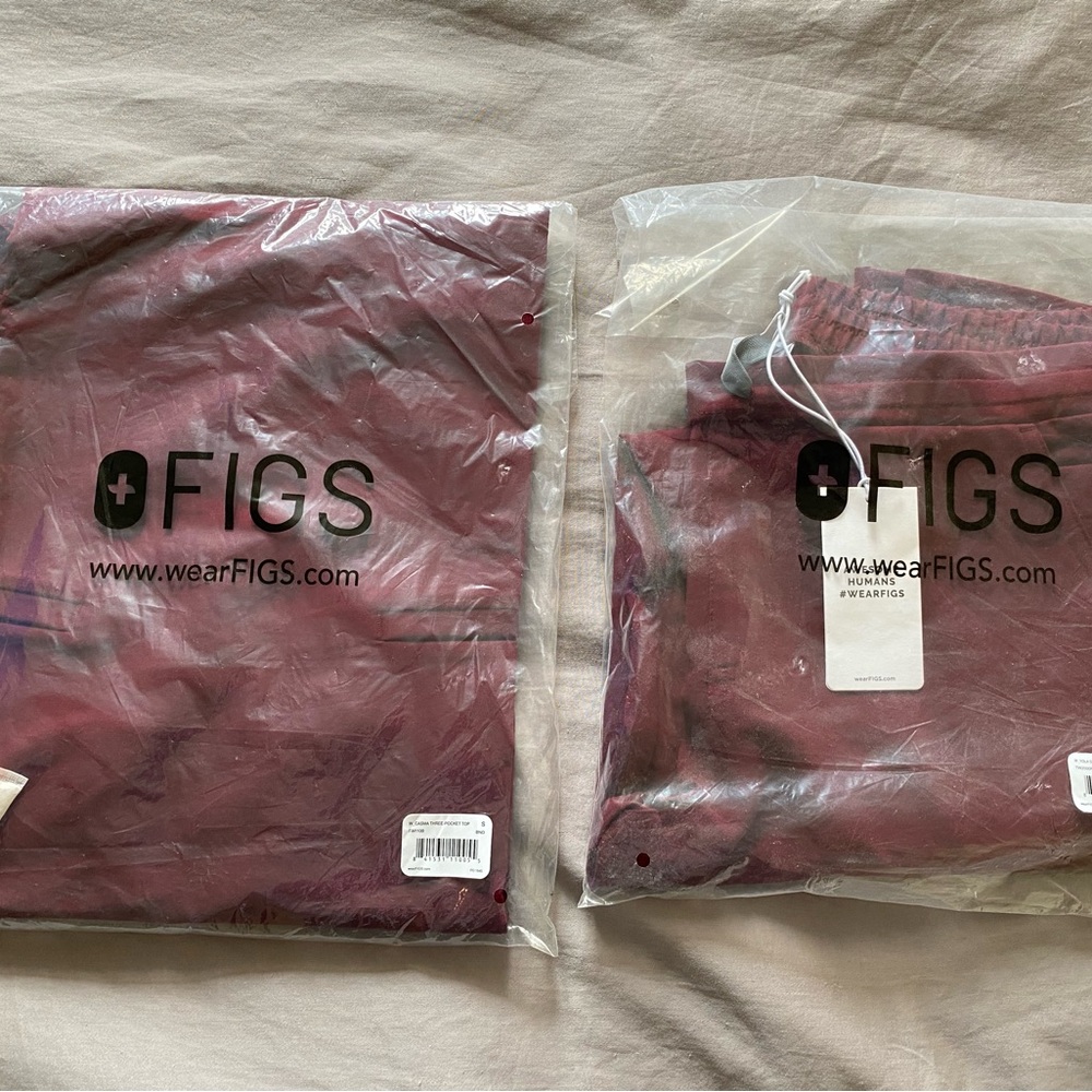 Figs Burgundy Scrub Set